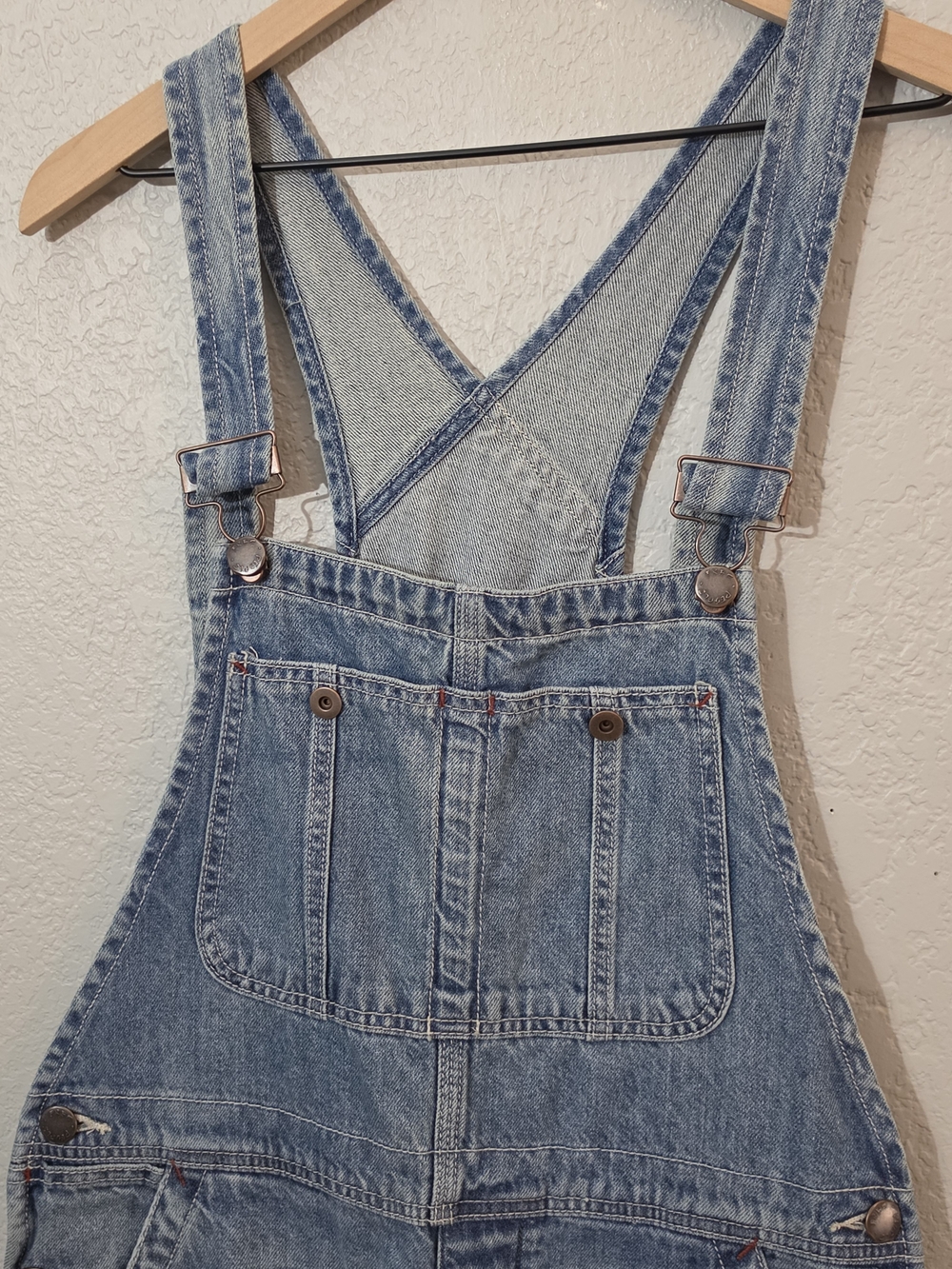 We The Free Boyfriend Overall Light Wash Denim Relaxed Fit Womens 27 - Picture 2 of 10
